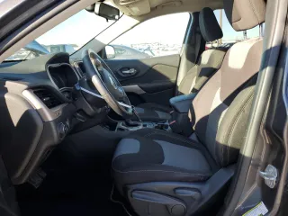 2018 Jeep Cherokee Latitude с VIN 1C4PJLCB2JD620255, выставлен на аукционе Copart как лот 86586724 с пробегом 72 798 миль миль и Списание • Salvage title. История ставок и продаж доступна на DreamBid. Изображение 7.