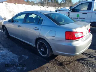 2011 Mitsubishi Galant ES z VIN 4A32B3FF6BE013810, wystawiony jako IAAI lot #41624378 z przebiegiem 100 979 mil mil oraz . Historia ofert i sprzedaży dostępna na DreamBid. Obrazek 3.