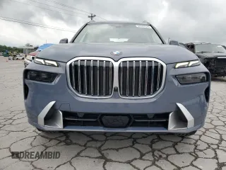 2023 BMW X7 xDrive40i z VIN 5UX23EM08P9N85017, wystawiony jako Copart lot #54537515 z przebiegiem 42 411 mil mil oraz Szkody całkowita. Historia ofert i sprzedaży dostępna na DreamBid. Obrazek 5.