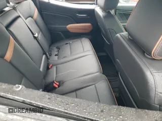 2024 GMC Canyon 4WD AT4 z VIN 1GTP6DEK8R1306627, wystawiony jako Copart lot #80921614 z przebiegiem 6 mil mil oraz Szkoda całkowita • Salvage title. Historia ofert i sprzedaży dostępna na DreamBid. Obrazek 10.