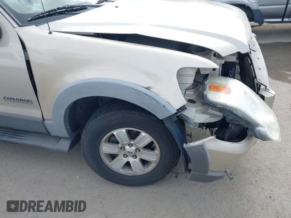 2006 Ford Explorer XLT with VIN 1FMEU73896ZA03371, listed as a IAAI auction lot 42100572 with 174,804 mi miles. Bid and sale history available at carsss.com. Image 13.