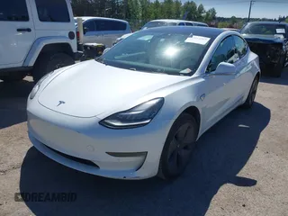 2020 Tesla Model 3 Standard Range Plus z VIN 5YJ3E1EA5LF615350, wystawiony jako IAAI lot #42194363 z przebiegiem 123 327 mil mil oraz . Historia ofert i sprzedaży dostępna na DreamBid. Obrazek 19.