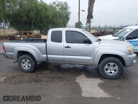 2006 Toyota Tacoma PreRunner z VIN 5TETU62N36Z153154, wystawiony jako IAAI lot #42450775 z przebiegiem 421 651 mil mil oraz . Historia ofert i sprzedaży dostępna na DreamBid. Obrazek 13.