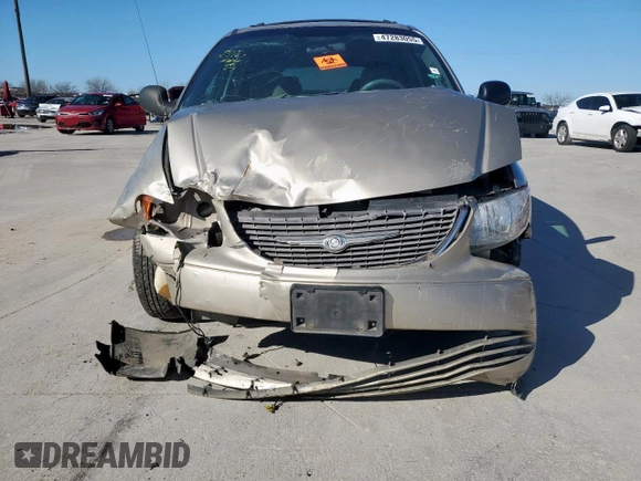 2003 Chrysler Town & Country LX with VIN 2C4GP443X3R270921, listed as a Copart auction lot 47283055 with 304,023 mi miles and Salvage title. Bid and sale history available at DreamBid. Image 5.