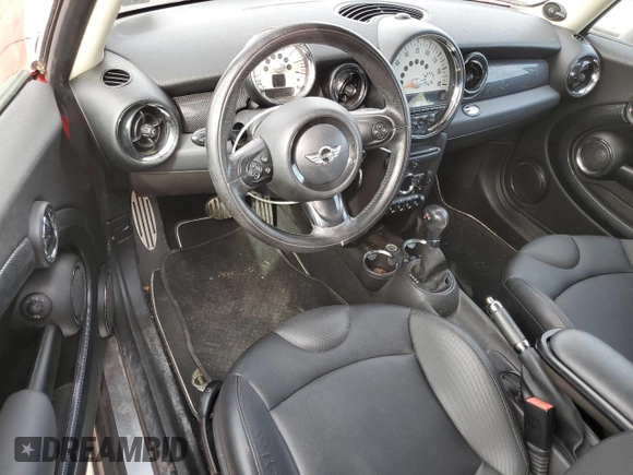 2012 MINI Clubman S z VIN WMWZG3C54CTY37460, wystawiony jako Copart lot #53985705 z przebiegiem Nie podano mil oraz Szkoda całkowita • Salvage title. Historia ofert i sprzedaży dostępna na DreamBid. Obrazek 8.