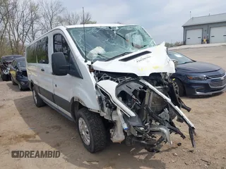 2015 Ford Transit XL z VIN 1FBZX2ZM3FKB22714, wystawiony jako IAAI lot #42029055 z przebiegiem 134 861 mil mil oraz . Historia ofert i sprzedaży dostępna na DreamBid. Obrazek 1.