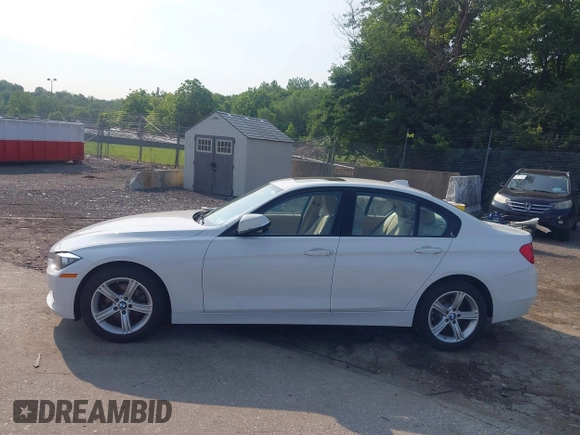 2015 BMW 3 Series 328i xDrive с VIN WBA3B5G51FNS20388, выставлен на аукционе IAAI как лот 42399201 с пробегом 97 349 миль миль и . История ставок и продаж доступна на DreamBid. Изображение 14.
