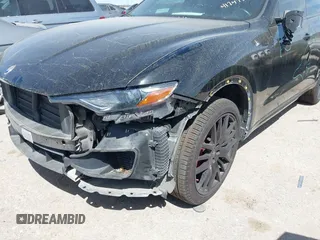 2019 Maserati Levante z VIN ZN661XUAXKX323919, wystawiony jako IAAI lot #41747660 z przebiegiem 71 024 mil mil oraz . Historia ofert i sprzedaży dostępna na DreamBid. Obrazek 17.