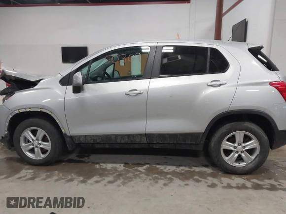 2022 Chevrolet Trax LS with VIN KL7CJNSM5NB550309, listed as a IAAI auction lot 41208893 with 60,580 mi miles. Bid and sale history available at carsss.com. Image 14.