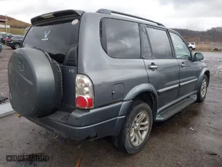 2005 Suzuki XL-7 LX with VIN JS3TY92V054102693, listed as a IAAI auction lot 41502628 with 253,467 mi miles. Bid and sale history available at carsss.com. Image 4.