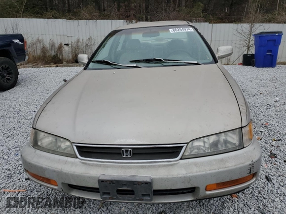 1996 Honda Accord with VIN 1HGCE6647TA010021, listed as a Copart auction lot 86294974 with 162,400 mi miles and Salvage title. Bid and sale history available at DreamBid. Image 5.
