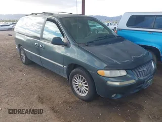 2000 Chrysler Town & Country LXi with VIN 1C4GP54L5YB671398, listed as a IAAI auction lot 41736027 with 131,923 mi miles. Bid and sale history available at carsss.com. Image 1.