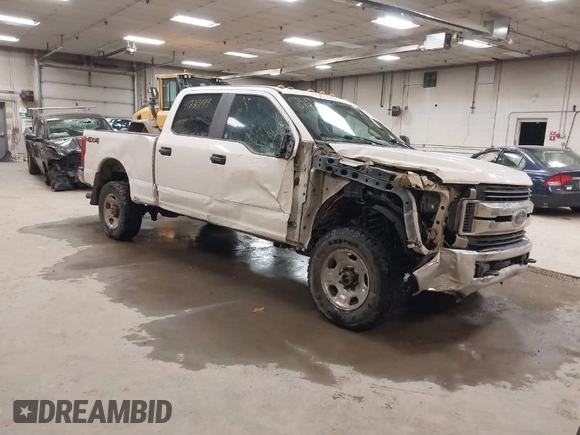 2018 Ford Super Duty F-250 SRW XL with VIN 1FT7W2B62JEB55938, listed as a IAAI auction lot 41236499 with 276,458 mi miles. Bid and sale history available at carsss.com. Image 1.