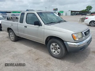 1999 Nissan Frontier XE z VIN 1N6DD26S0XC317003, wystawiony jako IAAI lot #42451418 z przebiegiem 246 667 mil mil oraz . Historia ofert i sprzedaży dostępna na DreamBid. Obrazek 1.