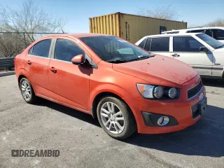 2012 Chevrolet Sonic LT z VIN 1G1JD5SH4C4144200, wystawiony jako Copart lot #48829645 z przebiegiem 66 131 mil mil oraz Szkoda całkowita • Salvage title. Historia ofert i sprzedaży dostępna na DreamBid. Obrazek 4.