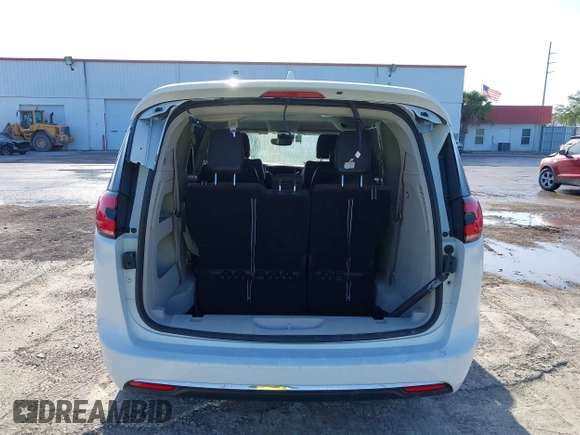 2022 Chrysler Pacifica Touring L with VIN 2C4RC1BGXNR233654, listed as a IAAI auction lot 42137632 with 73,899 mi miles and . Bid and sale history available at DreamBid. Image 6.