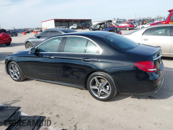 2019 Mercedes-Benz E 300 z VIN WDDZF4KB6KA632323, wystawiony jako IAAI lot #41488671 z przebiegiem 108 959 mil mil oraz . Historia ofert i sprzedaży dostępna na DreamBid. Obrazek 14.