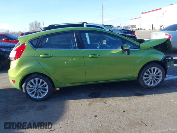 2018 Ford Fiesta Titanium z VIN 3FADP4FJ2JM142861, wystawiony jako IAAI lot #41860660 z przebiegiem 20 820 mil mil oraz . Historia ofert i sprzedaży dostępna na DreamBid. Obrazek 14.