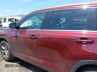 2015 Toyota Highlander XLE z VIN 5TDJKRFH3FS200862, wystawiony jako IAAI lot #42435728 z przebiegiem 100 821 mil mil oraz . Historia ofert i sprzedaży dostępna na DreamBid. Obrazek 14.