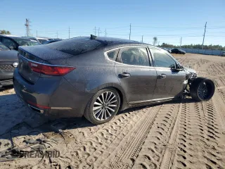 2017 Kia Cadenza Premium with VIN KNALC4J16H5084002, listed as a Copart auction lot 82050324 with 59,625 mi miles and Salvage Title. Bid and sale history available at carsss.com. Image 3.