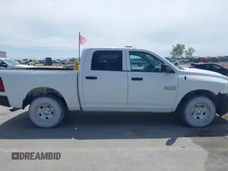 2017 Ram 1500 Express z VIN 1C6RR7KG1HS820322, wystawiony jako IAAI lot #42192578 z przebiegiem 155 574 mil mil oraz . Historia ofert i sprzedaży dostępna na DreamBid. Obrazek 13.