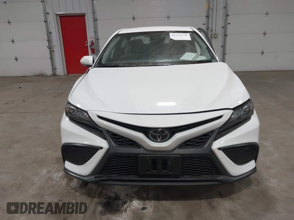 2023 Toyota Camry SE z VIN 4T1G11BK2PU083901, wystawiony jako IAAI lot #41776738 z przebiegiem 31 548 mil mil oraz . Historia ofert i sprzedaży dostępna na DreamBid. Obrazek 12.