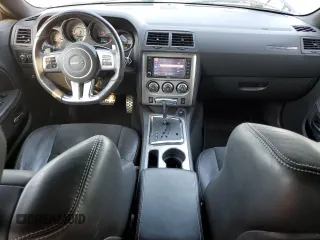 2013 Dodge Challenger SRT-8 z VIN 2C3CDYCJ9DH587681, wystawiony jako Copart lot #58035815 z przebiegiem 59 910 mil mil oraz Tytuł czysty. Historia ofert i sprzedaży dostępna na DreamBid. Obrazek 8.