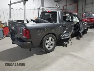 2018 Ram 1500 Express z VIN 1C6RR7KG2JS277259, wystawiony jako IAAI lot #40986520 z przebiegiem 63 916 mil mil oraz . Historia ofert i sprzedaży dostępna na DreamBid. Obrazek 4.
