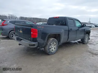 2018 Chevrolet Silverado 1500 LT with VIN 1GCVKREC3JZ323740, listed as a IAAI auction lot 41636517 with 198,422 mi miles. Bid and sale history available at carsss.com. Image 4.