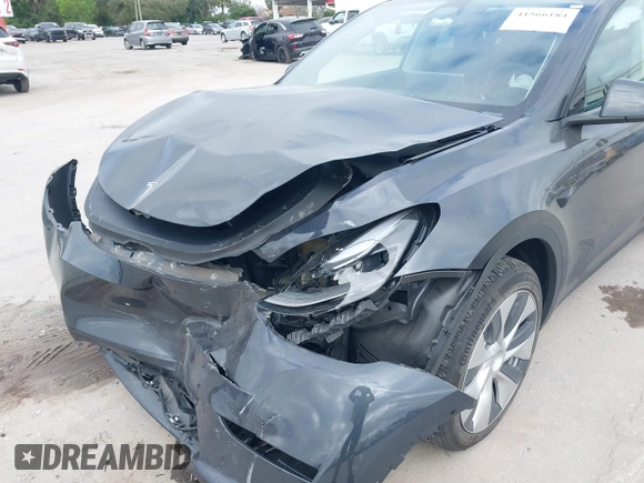 2024 Tesla Model Y with VIN 7SAYGDED3RF002246, listed as a IAAI auction lot 41566184 with 10,316 mi miles and . Bid and sale history available at DreamBid. Image 6.