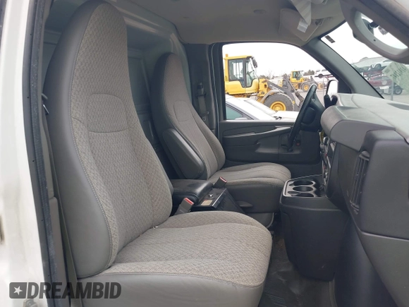2015 Chevrolet Express Cargo Van with VIN 1GCWGFCF6F1152795, listed as a IAAI auction lot 41912147 with 101,265 mi miles. Bid and sale history available at carsss.com. Image 5.