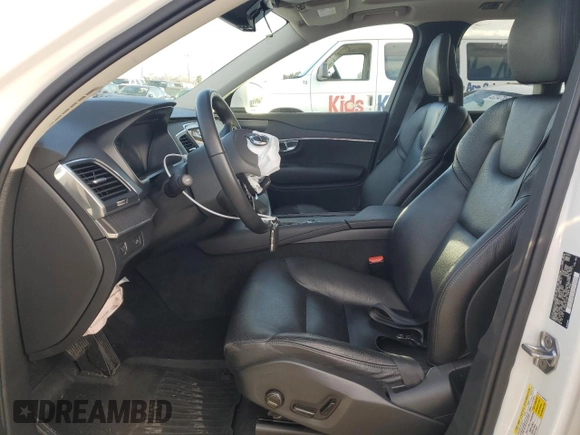 2020 Volvo XC90 Momentum with VIN YV4102PK7L1532199, listed as a Copart auction lot 45492805 with 47,553 mi miles and Salvage Title. Bid and sale history available at carsss.com. Image 7.