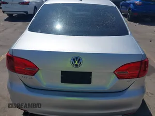 2014 Volkswagen Jetta SE z VIN 3VWD17AJ6EM234451, wystawiony jako IAAI lot #42544809 z przebiegiem 140 009 mil mil oraz . Historia ofert i sprzedaży dostępna na DreamBid. Obrazek 17.