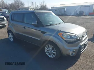 2013 Kia Soul ! with VIN KNDJT2A6XD7527194, listed as a IAAI auction lot 41948109 with 61,903 mi miles. Bid and sale history available at carsss.com. Image 1.