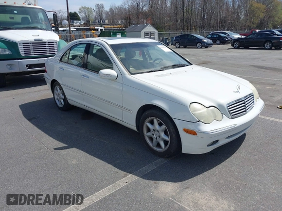 2004 Mercedes-Benz C 240 z VIN WDBRF81JX4F466824, wystawiony jako IAAI lot #41830540 z przebiegiem 53 551 mil mil oraz . Historia ofert i sprzedaży dostępna na DreamBid. Obrazek 1.
