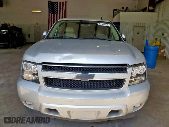 2010 Chevrolet Suburban LT с VIN 1GNUCJE06AR222604, выставлен на аукционе Copart как лот 61961725 с пробегом 206 588 миль миль и Чистый • Clean title. История ставок и продаж доступна на DreamBid. Изображение 5.