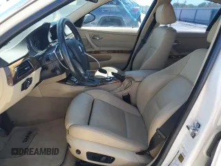 2008 BMW 3 Series 335i z VIN WBAVB73538KY63713, wystawiony jako Copart lot #56179545 z przebiegiem 82 967 mil mil oraz Szkoda całkowita • Salvage title. Historia ofert i sprzedaży dostępna na DreamBid. Obrazek 7.