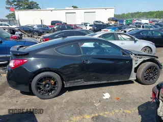 2010 Hyundai Genesis Coupe z VIN KMHHT6KDXAU015933, wystawiony jako IAAI lot #42013914 z przebiegiem 199 831 mil mil oraz . Historia ofert i sprzedaży dostępna na DreamBid. Obrazek 13.