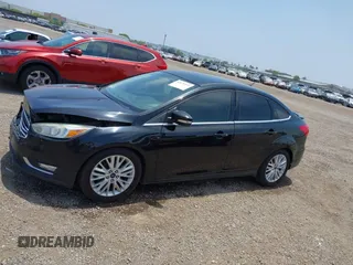 2016 Ford Focus Titanium z VIN 1FADP3J20GL310467, wystawiony jako IAAI lot #42478332 z przebiegiem 214 479 mil mil oraz . Historia ofert i sprzedaży dostępna na DreamBid. Obrazek 14.