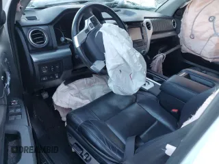 2019 Toyota Tundra SR5 z VIN 5TFAY5F12KX828829, wystawiony jako Copart lot #44032935 z przebiegiem Nie podano mil oraz Szkoda całkowita • Salvage title. Historia ofert i sprzedaży dostępna na DreamBid. Obrazek 8.