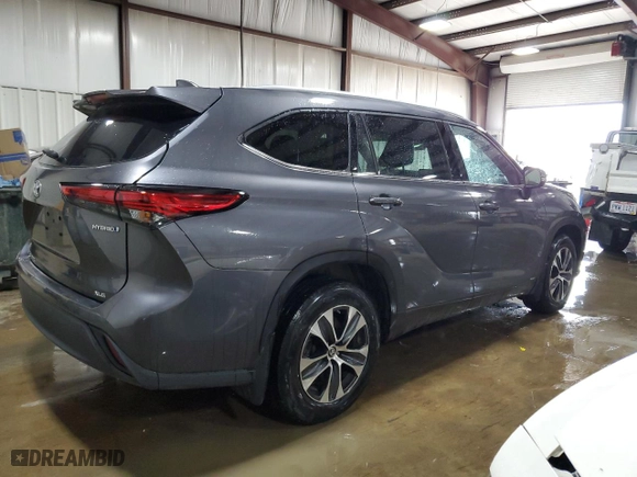 2022 Toyota Highlander Hybrid XLE with VIN 5TDGBRCH7NS544207, listed as a Copart auction lot 51268995 with 99,698 mi miles and Clean Title. Bid and sale history available at carsss.com. Image 3.
