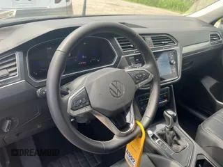 2024 Volkswagen Tiguan SE with VIN 3VV3B7AX6RM075535, listed as a IAAI auction lot 42845052 with 20,867 mi miles and . Bid and sale history available at DreamBid. Image 25.