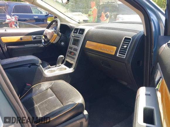 2008 Lincoln MKX with VIN 2LMDU88C18BJ11850, listed as a IAAI auction lot 42065105 with Not Provided miles and . Bid and sale history available at DreamBid. Image 5.