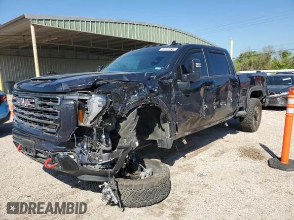 2024 GMC Sierra 2500HD AT4 z VIN 1GT49PEY5RF228522, wystawiony jako Copart lot #49293215 z przebiegiem 9 357 mil mil oraz Czysty tytuł • Clean title. Historia ofert i sprzedaży dostępna na DreamBid. Obrazek 1.