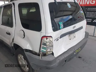 2004 Ford Escape XLT z VIN 1FMYU03184DA08689, wystawiony jako IAAI lot #42538780 z przebiegiem 251 930 mil mil oraz . Historia ofert i sprzedaży dostępna na DreamBid. Obrazek 6.