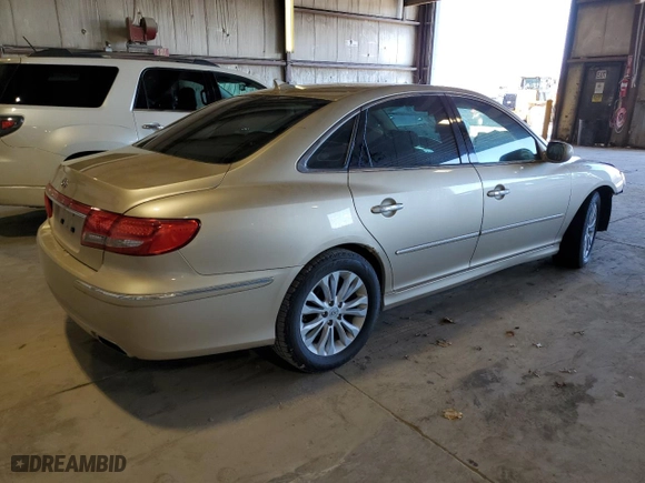 2011 Hyundai Azera GLS with VIN KMHFC4DD3BA533068, listed as a Copart auction lot 81233384 with 0 mi miles and Salvage Title. Bid and sale history available at carsss.com. Image 3.