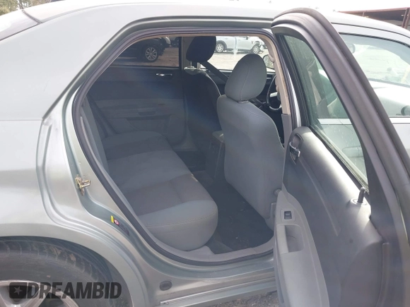 2005 Chrysler 300 with VIN 2C3AA43R85H559953, listed as a IAAI auction lot 41326006 with 190,288 mi miles. Bid and sale history available at carsss.com. Image 8.