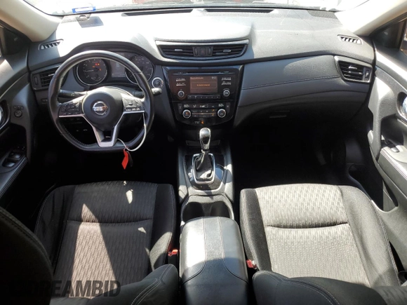 2017 Nissan Rogue SV z VIN JN8AT2MTXHW131526, wystawiony jako Copart lot #52114375 z przebiegiem 132 810 mil mil oraz Czysty tytuł • Clean title. Historia ofert i sprzedaży dostępna na DreamBid. Obrazek 8.