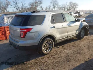 2011 Ford Explorer XLT with VIN 1FMHK8D84BGA77262, listed as a IAAI auction lot 41793864 with 209,804 mi miles and . Bid and sale history available at DreamBid. Image 4.