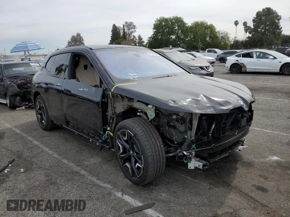 2025 BMW iX xDrive50 z VIN WB523CF06SCT06612, wystawiony jako Copart lot #47318365 z przebiegiem 2 297 mil mil oraz Szkoda całkowita • Salvage title. Historia ofert i sprzedaży dostępna na DreamBid. Obrazek 4.